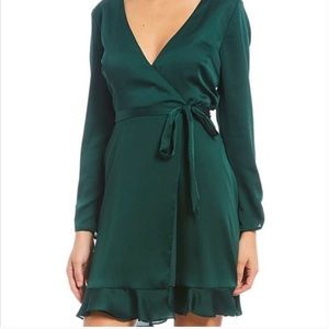 GIANNI BINI Green Ruffled Mini Dress Deep V Neck Women’s Size S